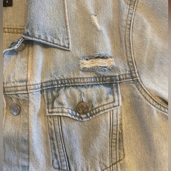 💎 GAP Jean Jacket 💎 - Picture 7 of 8
